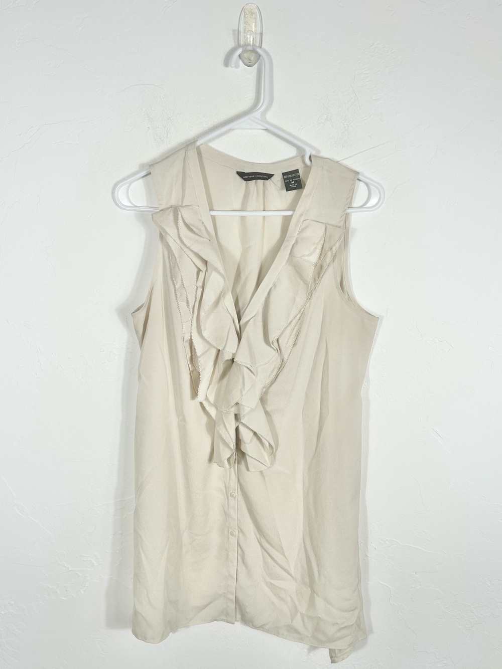 New York & Company Cream Ruffle Front Sleeveless Blouse V-Neck Top Size M